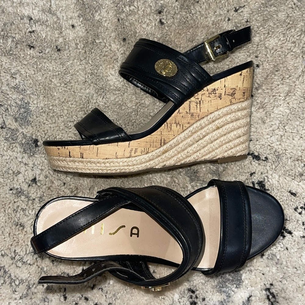 Unisa Women’s Wedge — Size 7